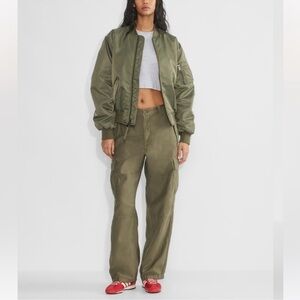 TNA Aritzia Women’s Supply Cargo Pant Size 10 Olive Green